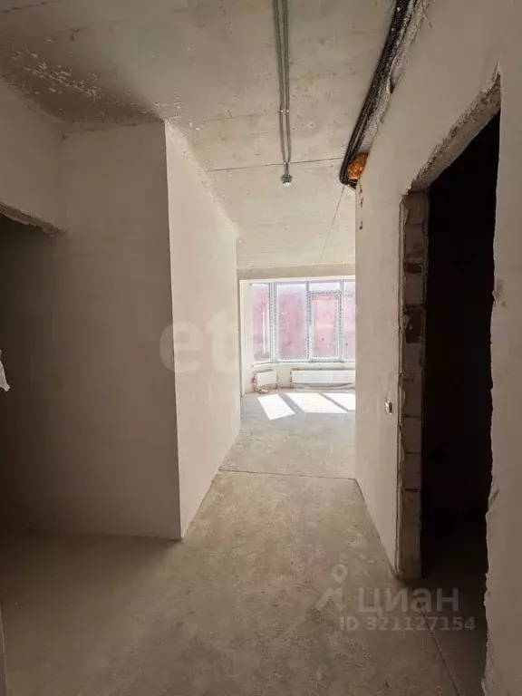 Студия Крым, Сакский район, с. Штормовое ул. 60 лет Октября (36.9 м) - Фото 0