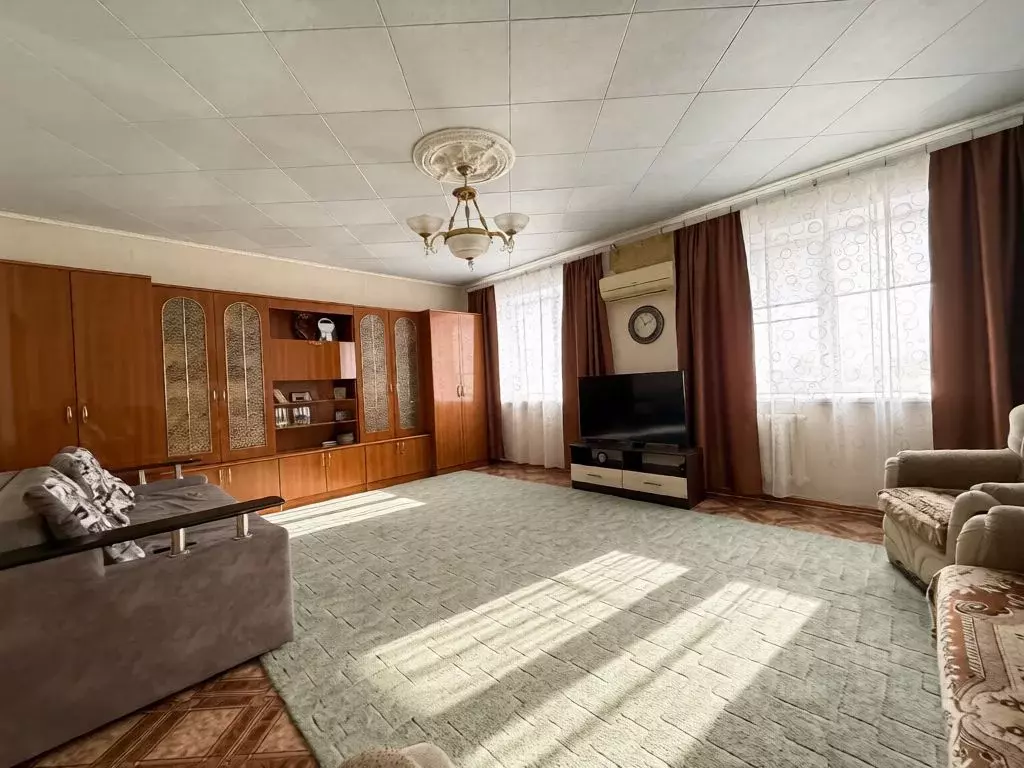 2-к кв. Краснодарский край, Ейск Коммунистическая ул., 17 (63.6 м) - Фото 1