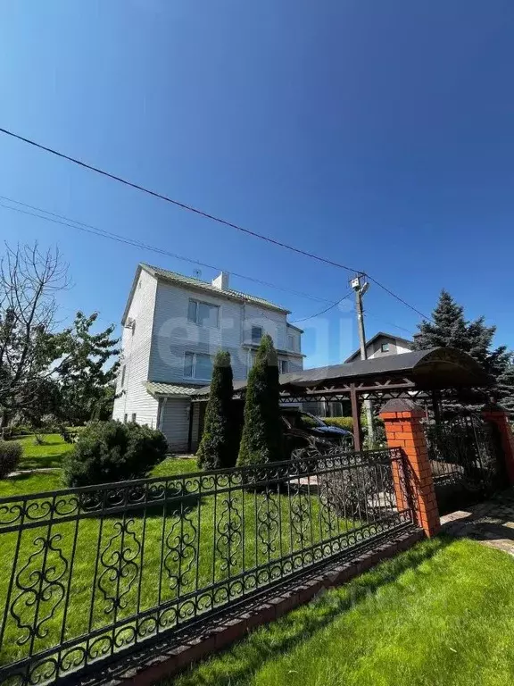 Дом в Белгородская область, Корочанский район, Мелиховское с/пос, с. ... - Фото 1