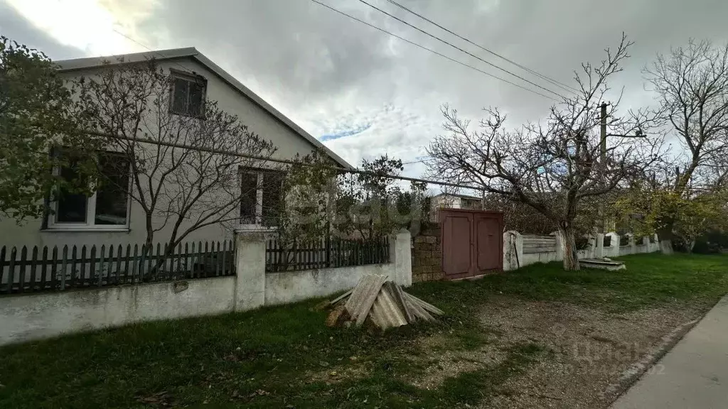 Дом в Крым, Черноморский район, с. Новосельское ул. Гагарина, 25 (58 ... - Фото 1
