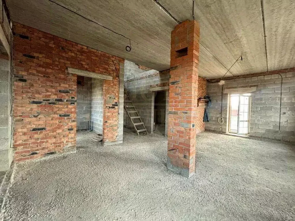 Коттедж в Белгородская область, Старый Оскол ул. Майская (150 м) - Фото 1