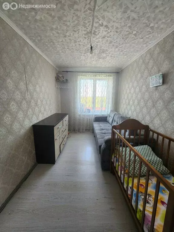 3-комнатная квартира: городской посёлок Красный Бор, Комсомольская ... - Фото 0