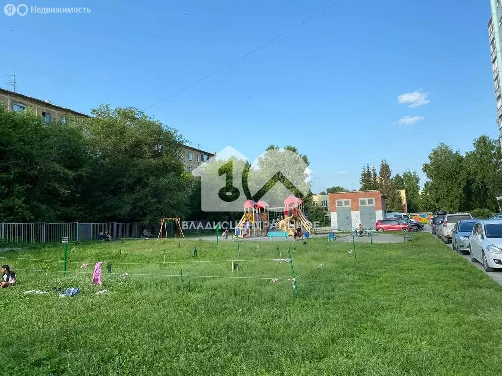 3-комнатная квартира: Новосибирск, улица Динамовцев, 15 (74 м) - Фото 1