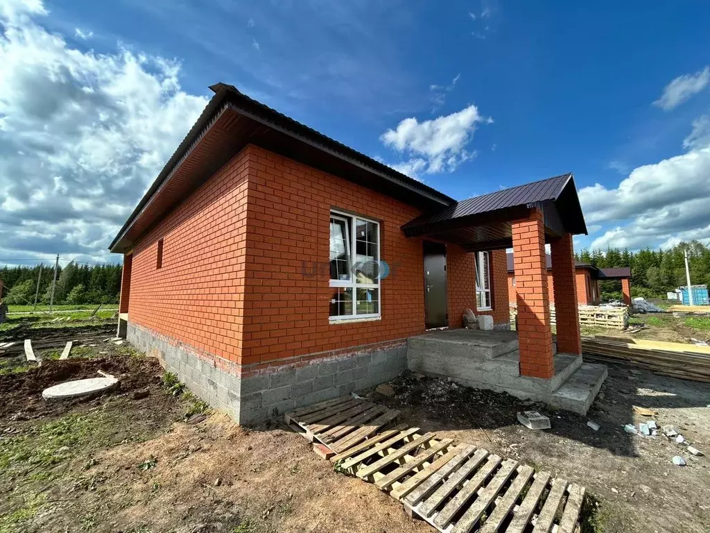Дом в Башкортостан, Иглинский сельсовет, с. Иглино ул. Якутова (100 м) - Фото 0