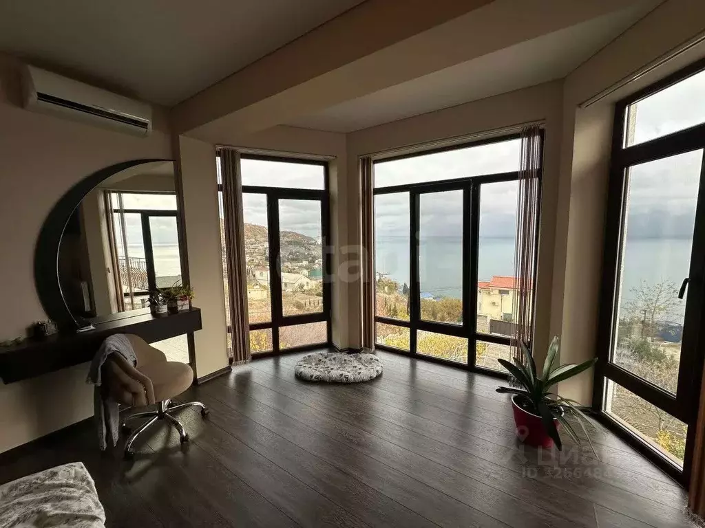 Дом в Крым, Алушта муниципальный округ, с. Малореченское ул. Факидова, ... - Фото 1