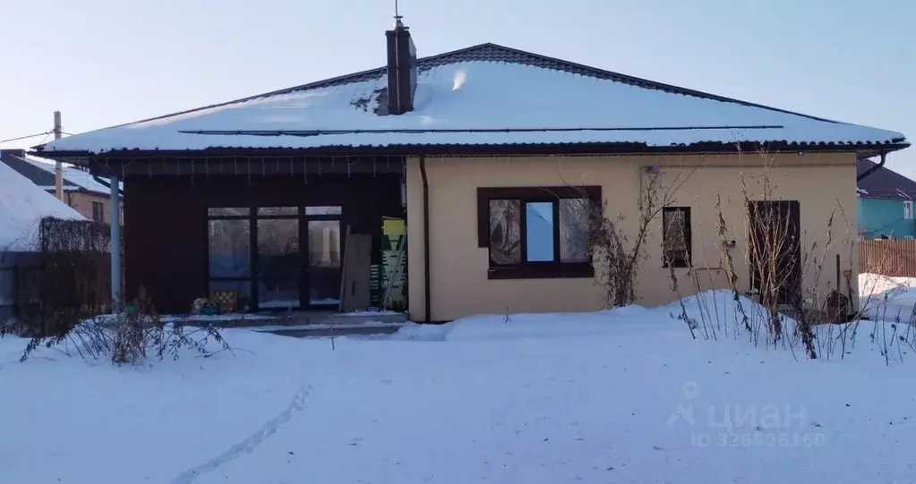 Коттедж в Оренбургская область, Оренбургский район, с. Нежинка ул. ... - Фото 1