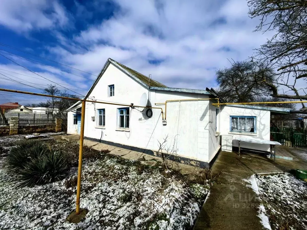 Дом в Крым, Сакский район, с. Молочное ул. Гагарина, 41 (75 м) - Фото 1