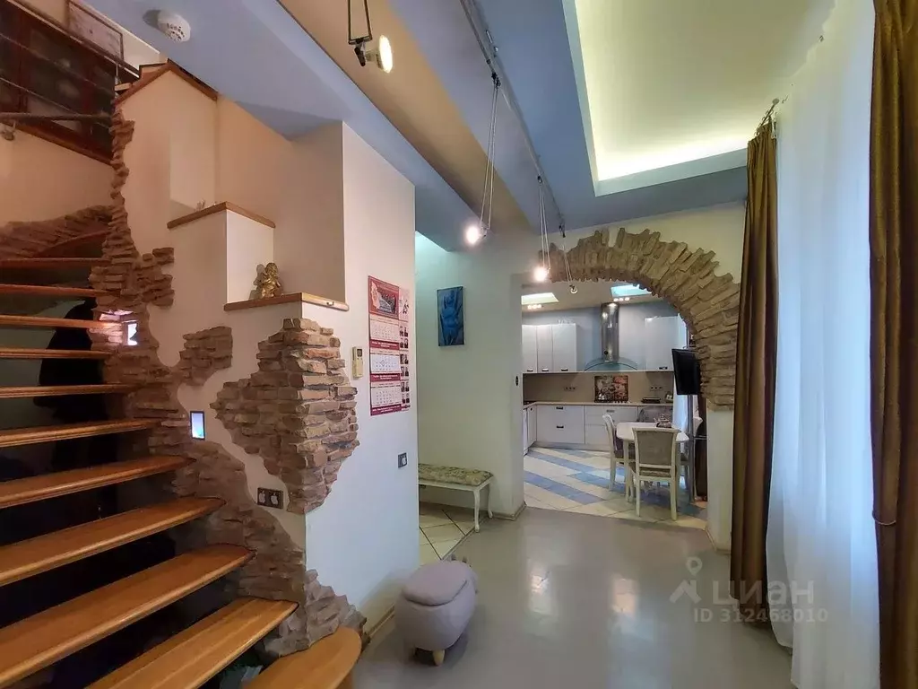 4-к кв. Псковская область, Псков ул. Некрасова, 15А (119.5 м) - Фото 0