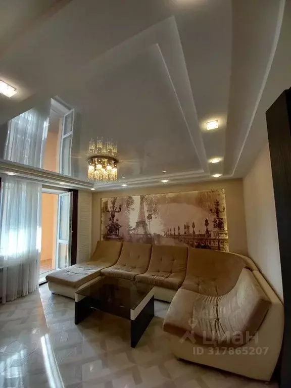 2-к кв. Омская область, Омск просп. Комарова, 21к2 (67.0 м) - Фото 0