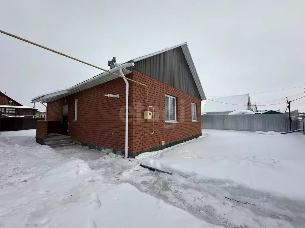 Дом в Челябинская область, Чебаркуль пос. Имени Куйбышева, ул. ... - Фото 1