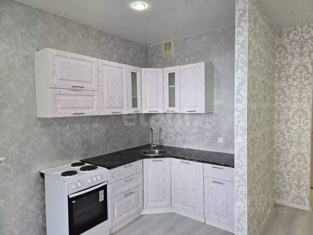 Студия Тюменская область, Тюмень ул. Тимофея Чаркова, 81к1 (28.7 м) - Фото 1