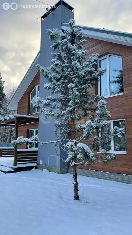 Дом в Петергоф, Средняя улица (225 м) - Фото 1