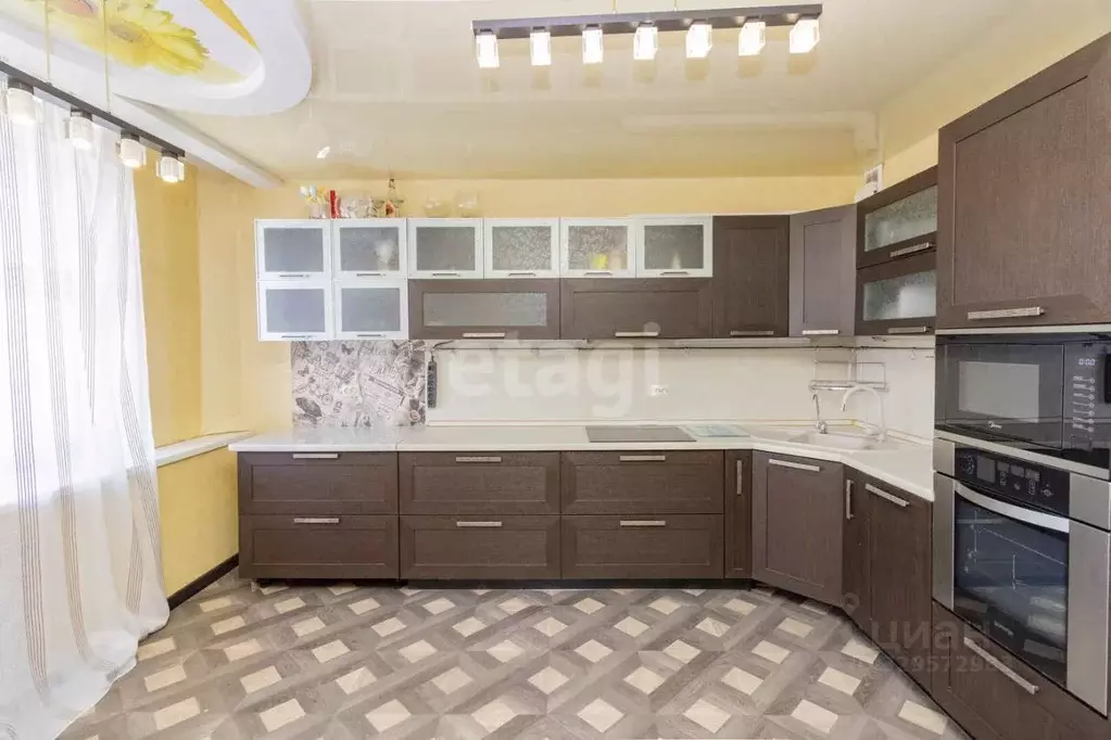 3-к кв. Тюменская область, Тюмень ул. Сакко, 30 (101.5 м) - Фото 1