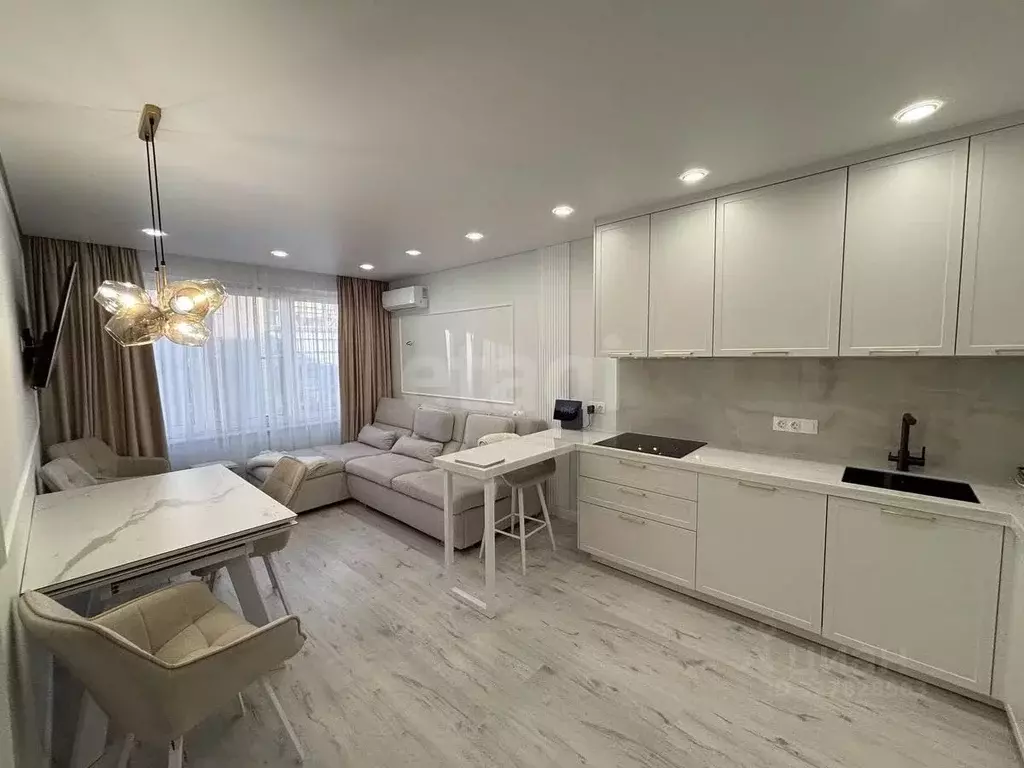 2-к кв. Тюменская область, Тюмень ул. 50 лет Октября, 57Бк2 (68.1 м) - Фото 2