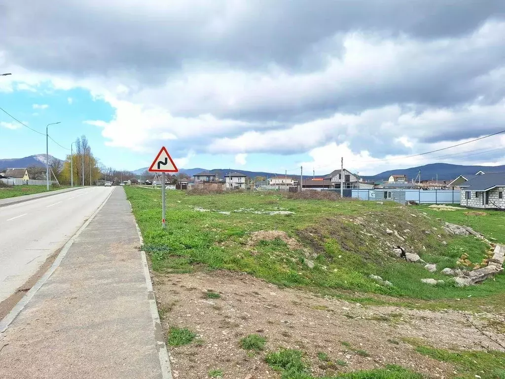 Участок в Севастополь с. Орлиное, ул. Счастливая (4.8 сот.) - Фото 1