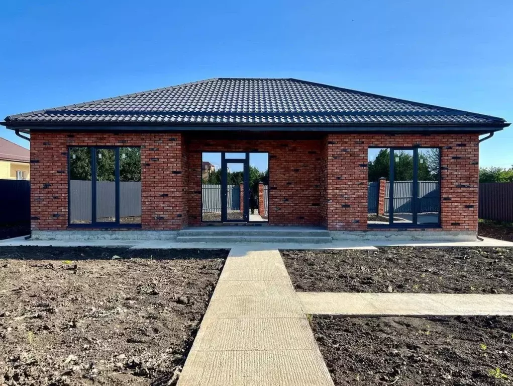 Дом в Астраханская область, Наримановский район, с. Солянка Р-22 ... - Фото 1