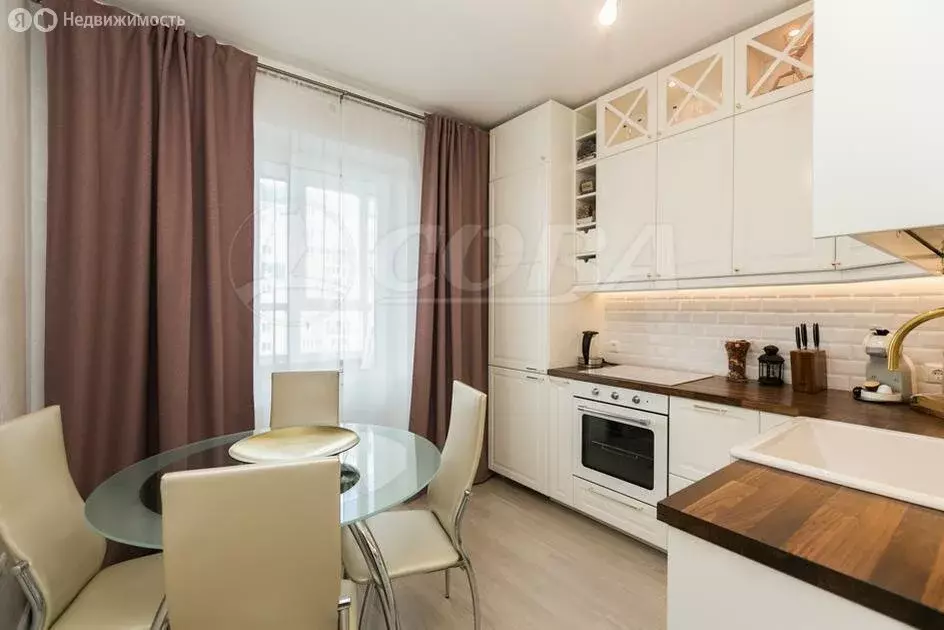 1-комнатная квартира: Тюмень, улица Парада Победы, 7 (35 м) - Фото 0