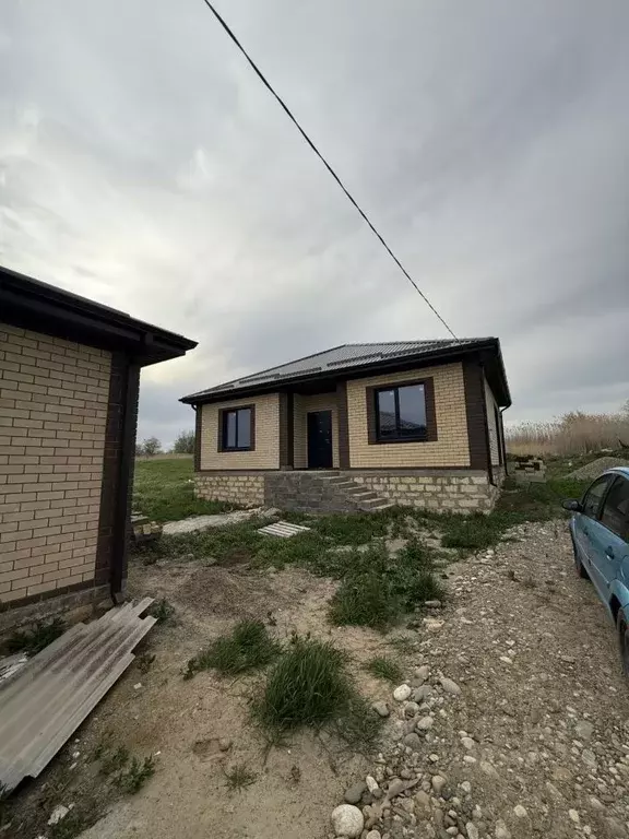 Дом в Ставропольский край, Шпаковский муниципальный округ, с. Надежда  ... - Фото 1