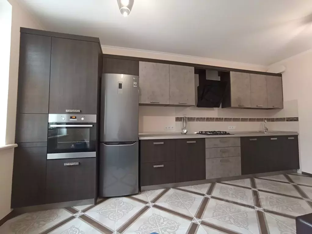 2-к кв. Крым, Симферополь ул. Тургенева, 11Б (69.2 м) - Фото 0