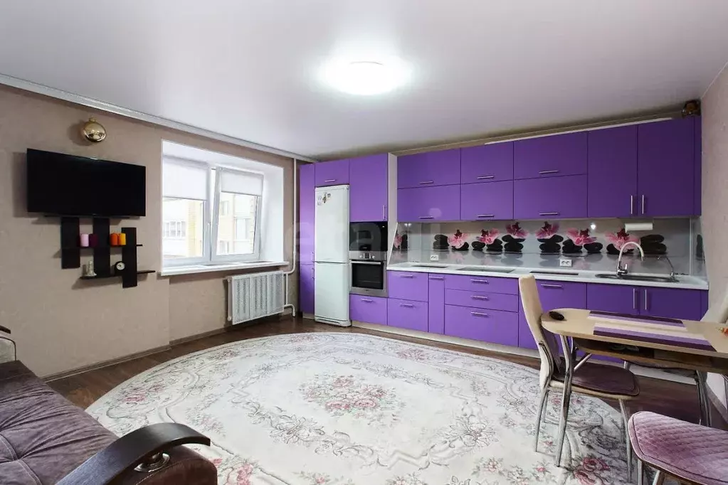 2-к кв. Тюменская область, Тюмень ул. Избышева, 8 (66.0 м) - Фото 1