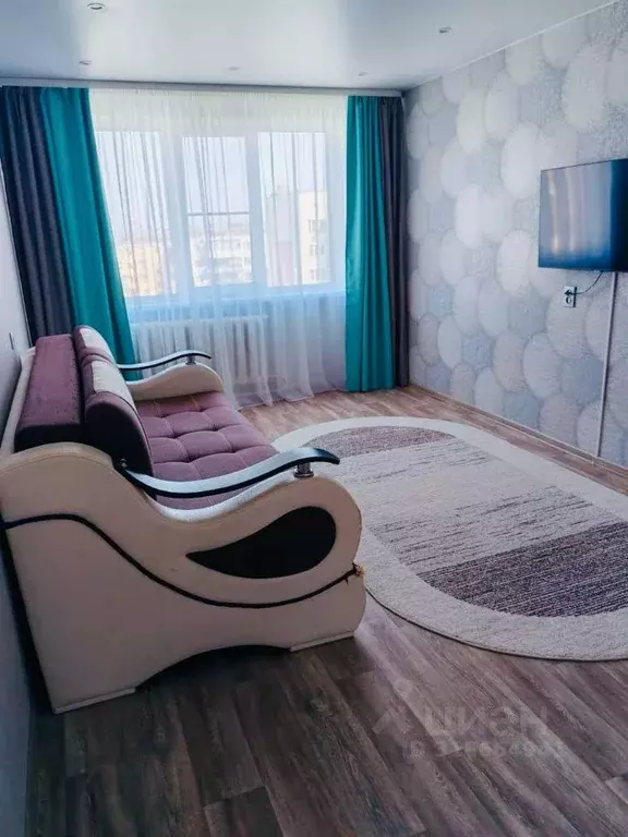 3-к кв. Псковская область, Псков Петровская ул., 8 (68.0 м) - Фото 0