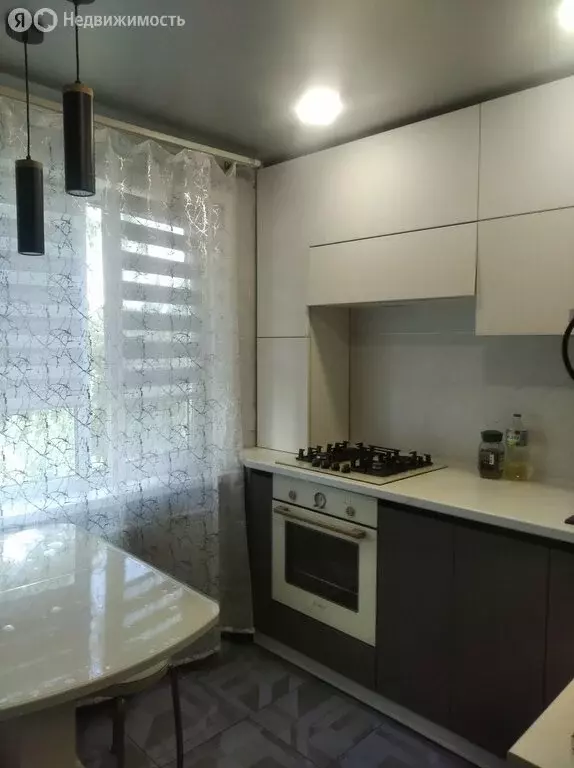 3-комнатная квартира: Ульяновск, улица Ефремова (48 м) - Фото 0