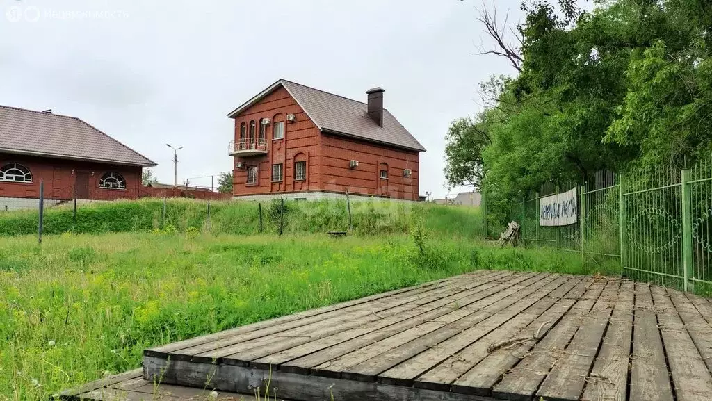 Дом в село Новоникольск, Центральная улица, 106 (300 м) - Фото 1