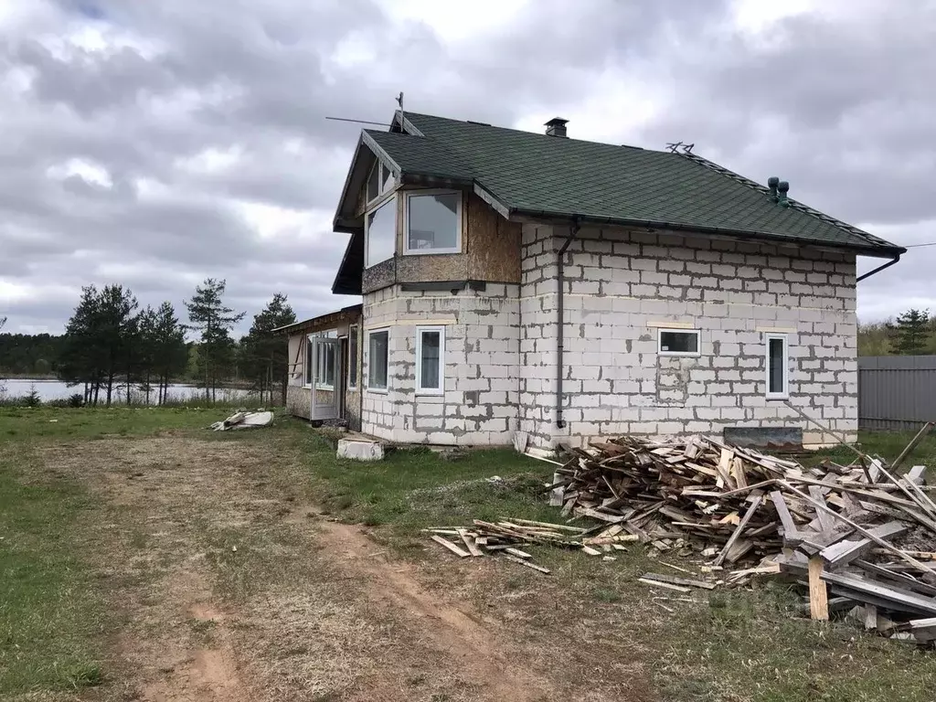 Дом в Ленинградская область, Киришский район, Будогощь пгт ул. Гоголя ... - Фото 1