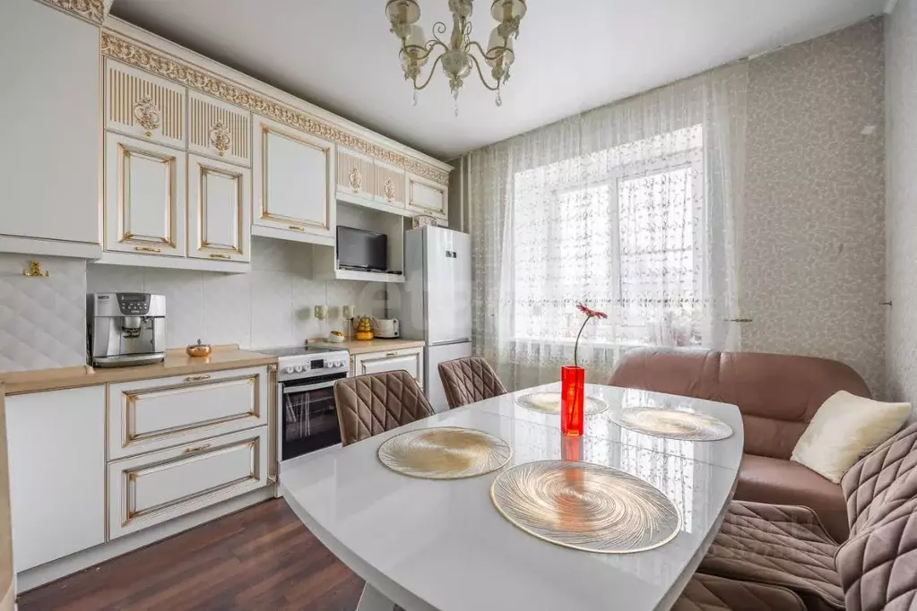 3-к кв. Санкт-Петербург Учительская ул., 18к3 (80.7 м) - Фото 0