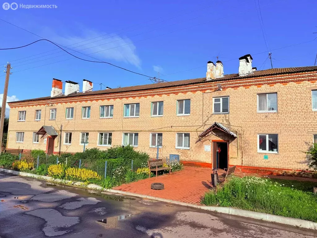 3-комнатная квартира: посёлок городского типа Знаменка, Школьная ... - Фото 0