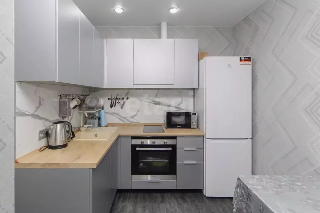 1-к кв. Тюменская область, Тюмень ул. 50 лет Октября, 57В (42.0 м) - Фото 1