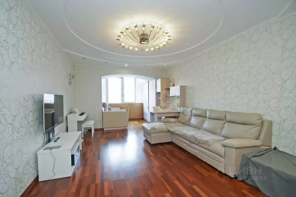 3-к кв. Омская область, Омск ул. Куйбышева, 62 (108.2 м) - Фото 0