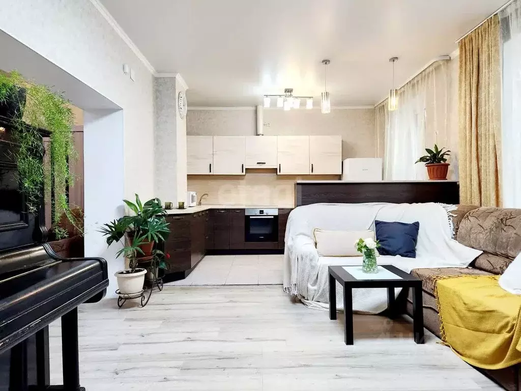 Дом в Челябинская область, Миасс ул. 8 Марта, 161А (189 м) - Фото 1