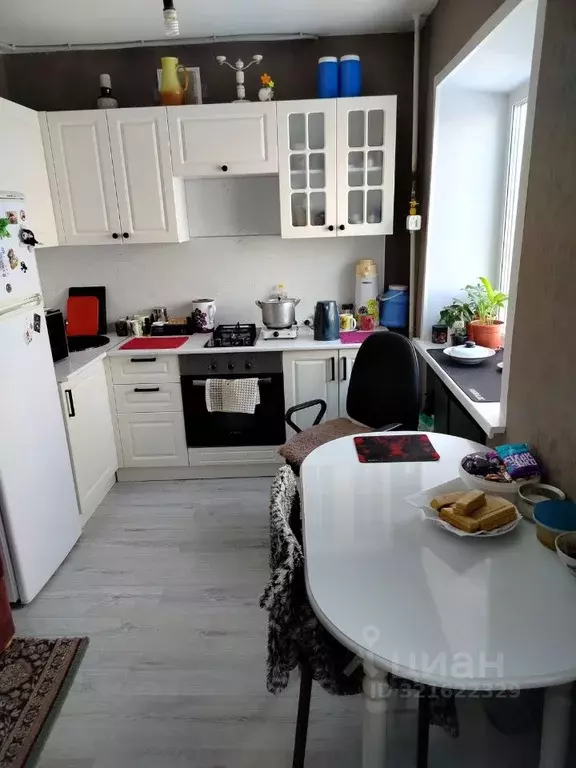 3-к кв. Самарская область, Тольятти ул. Ларина, 64 (58.0 м) - Фото 0