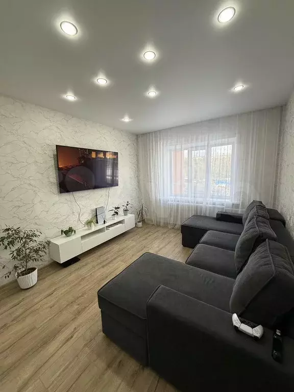 3-к. квартира, 84 м, 4/10 эт. - Фото 0
