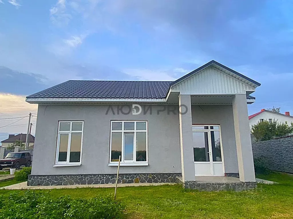 Дом в Саратовская область, с. Усть-Курдюм ул. 2-я Перспективная, 39 ... - Фото 1