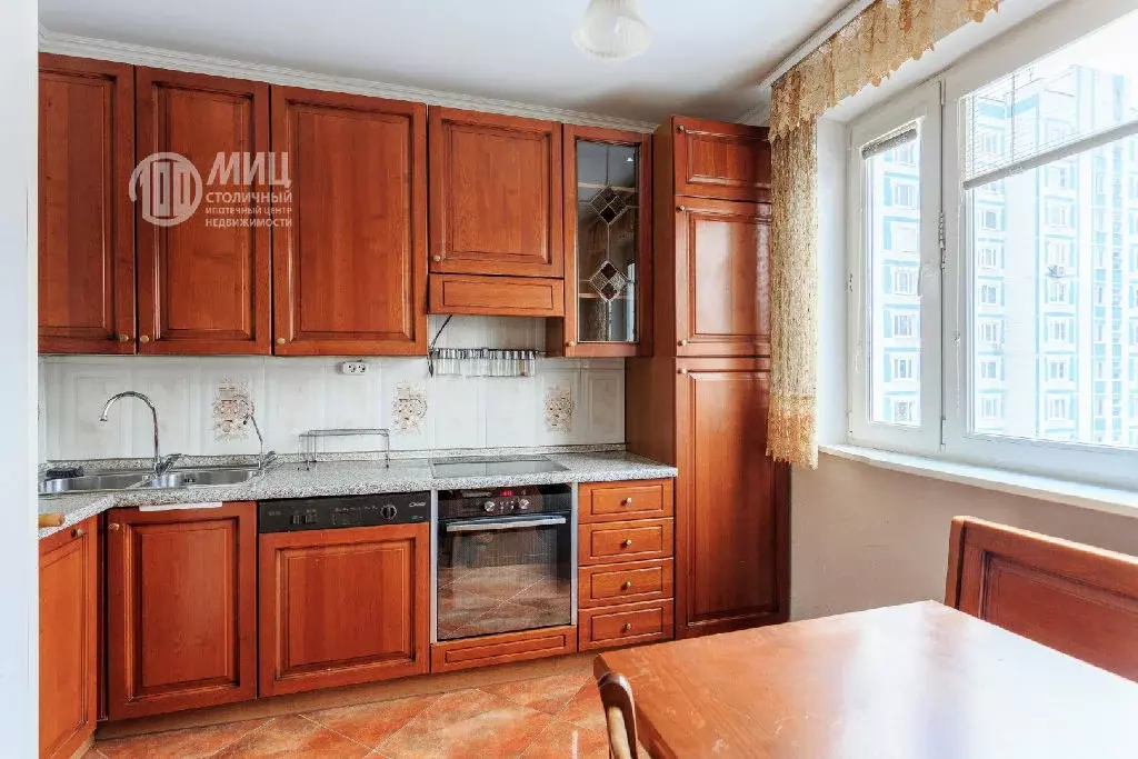 Продается 4-комнатная квартира - Фото 2