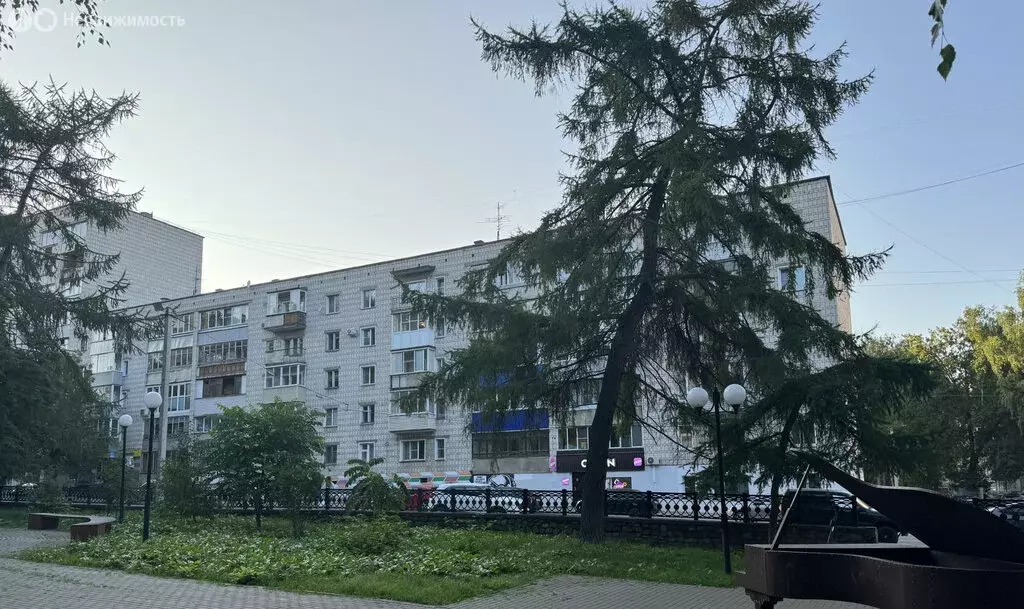 2-комнатная квартира: Киров, Спасская улица, 59 (50 м) - Фото 0