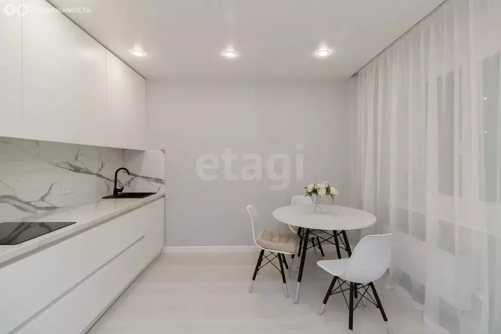 1-комнатная квартира: Тюмень, улица Федюнинского, 54 (47 м) - Фото 2