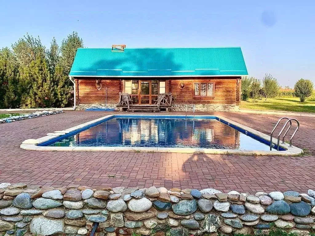 Дом в Краснодарский край, Белоглинское с/пос, с. Белая Глина  (1000 м) - Фото 0