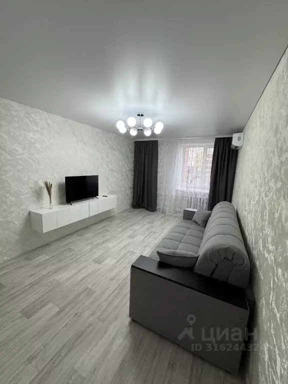 1-к кв. Татарстан, Елабуга 4/5 мкр, ул. Хирурга Нечаева, 16 (50.0 м) - Фото 1