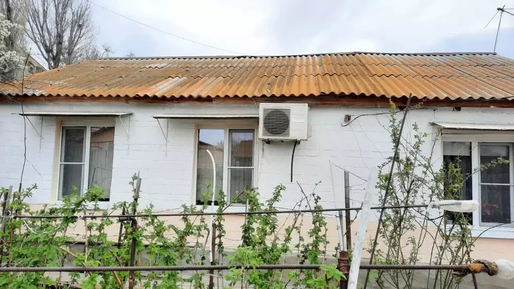 Дом в Астраханская область, Астрахань ул. Монтажников, 5 (63 м) - Фото 1