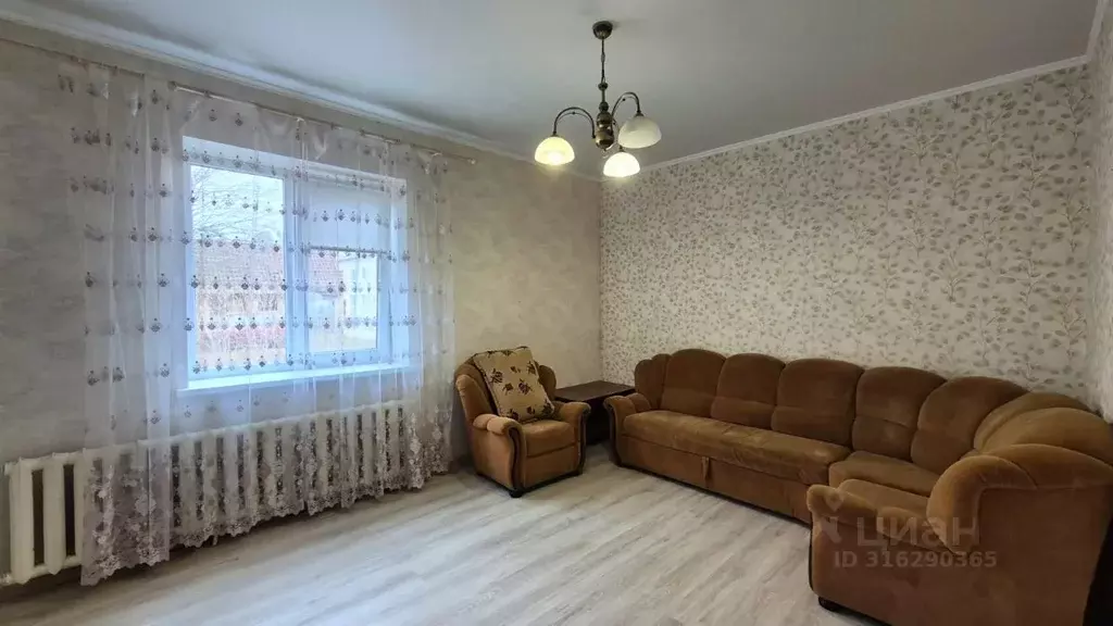 3-к кв. Калининградская область, Ладушкин ул. Маяковского, 5 (67.3 м) - Фото 0