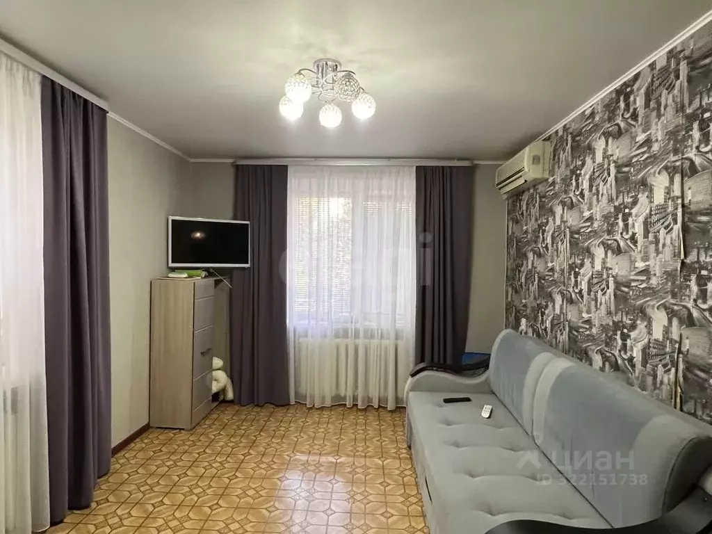 2-к кв. Астраханская область, Астрахань ул. Александрова, 17 (37.5 м) - Фото 1