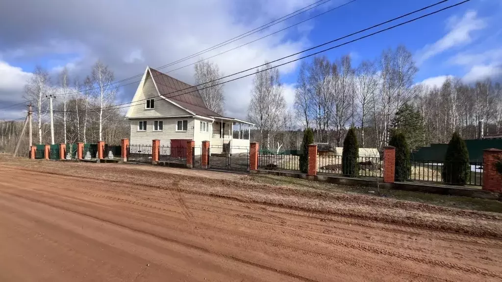 Дом в Ленинградская область, Киришский район, Будогощское городское ... - Фото 1