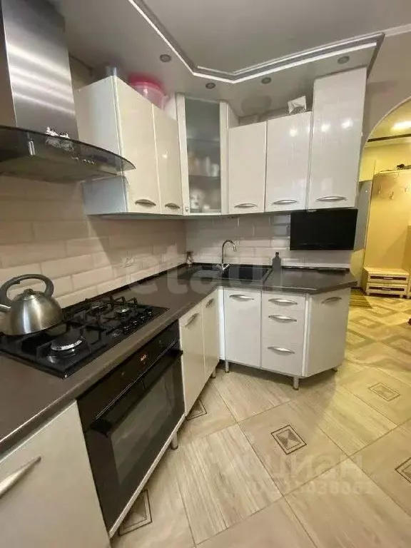 3-к кв. Оренбургская область, Оренбург проезд Газовиков, 22 (65.0 м) - Фото 0