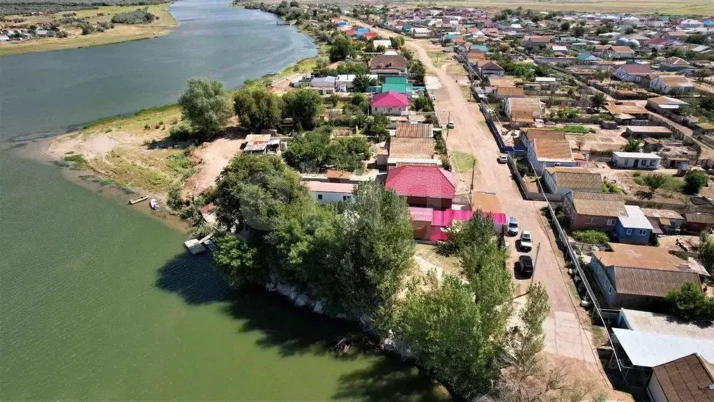 Дом в Астраханская область, Володарский район, с. Козлово Октябрьская ... - Фото 2