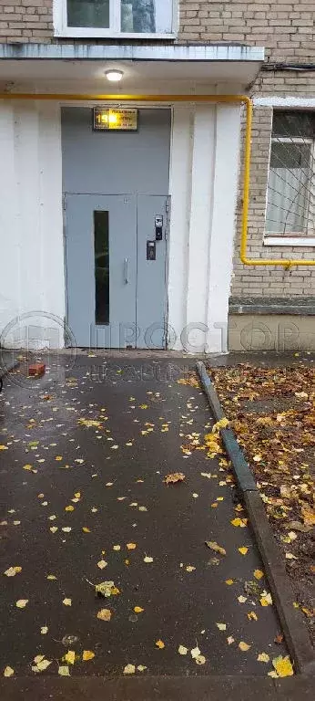 Продается комната в 5-комнатной квартире - Фото 1