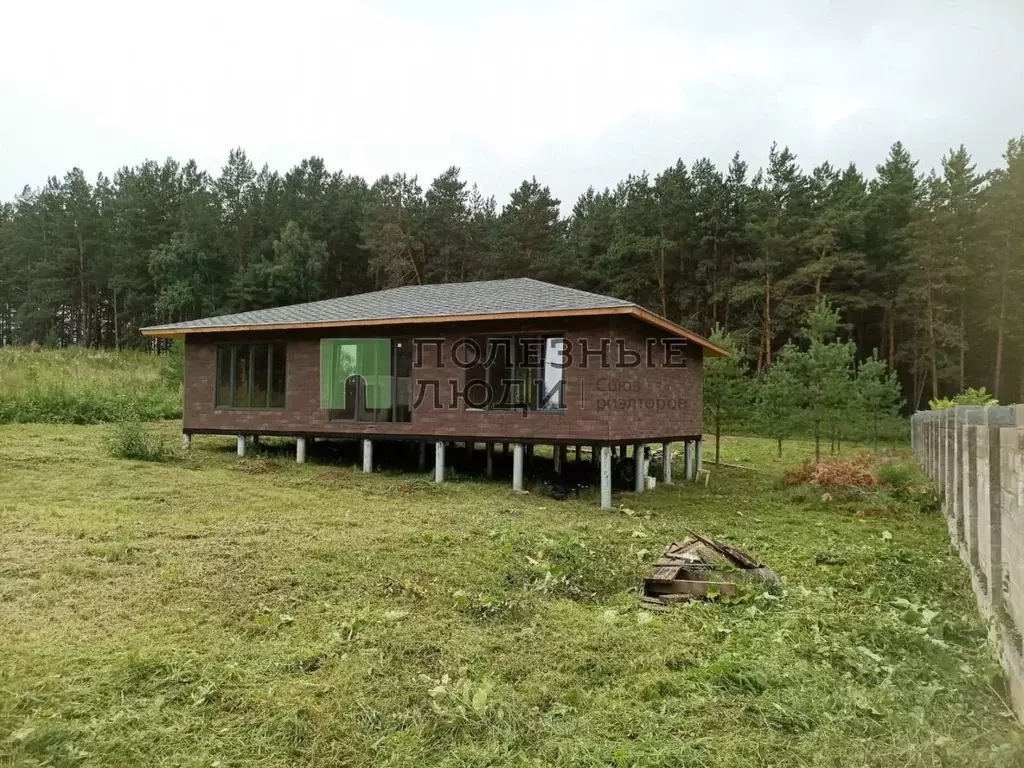 Дом в Красноярский край, Емельяново городское поселение, Емельяново ... - Фото 0