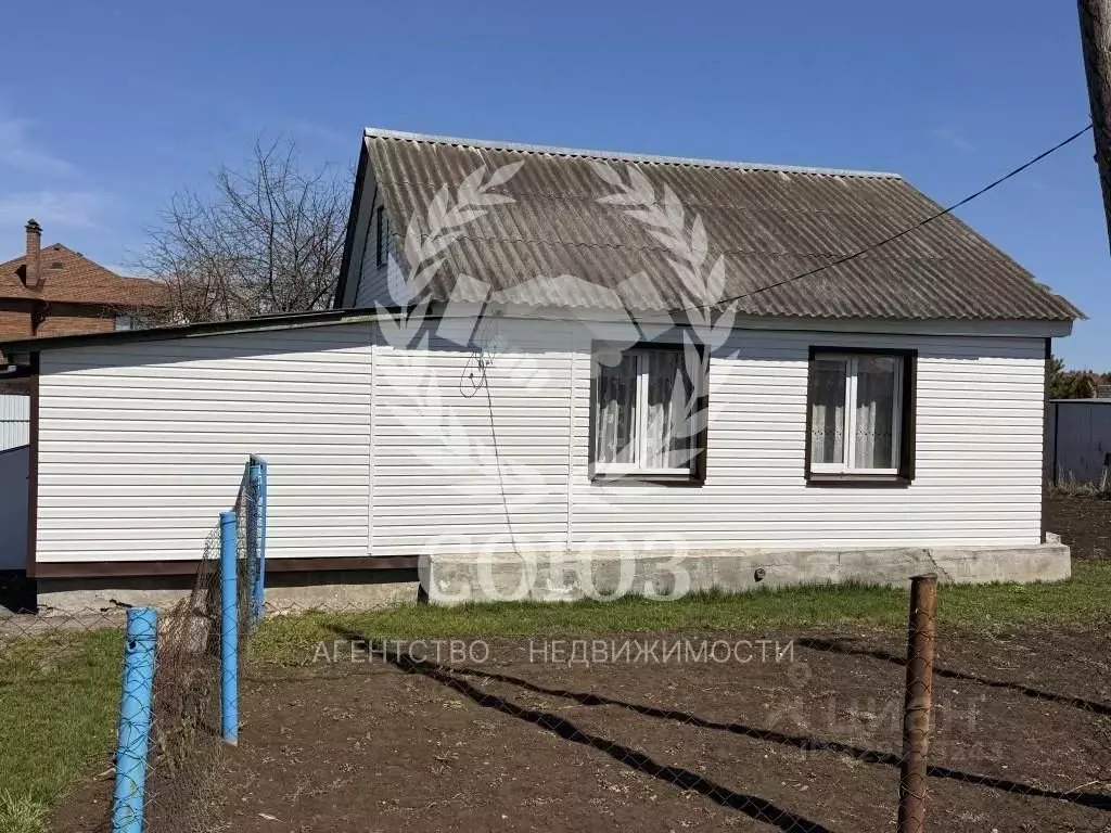 Дом в Калужская область, Перемышльский муниципальный округ, Ахлебинино ... - Фото 1